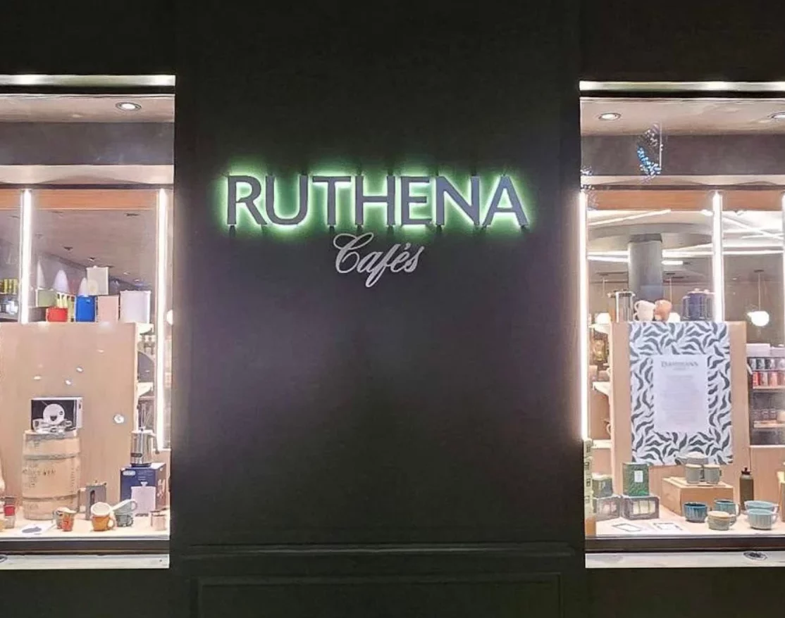 Burlat-cafes-ruthena-enseigne-nuit